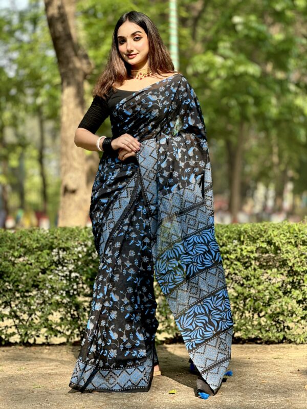 🔥অফার!! অফার!! দারুন অফার!🔥———- মাত্র ৫৫০ টাকায় শাড়ি