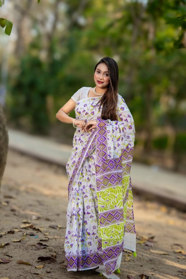 🔥অফার!! অফার!! দারুন অফার!🔥———- মাত্র ৫৫০ টাকায় শাড়ি